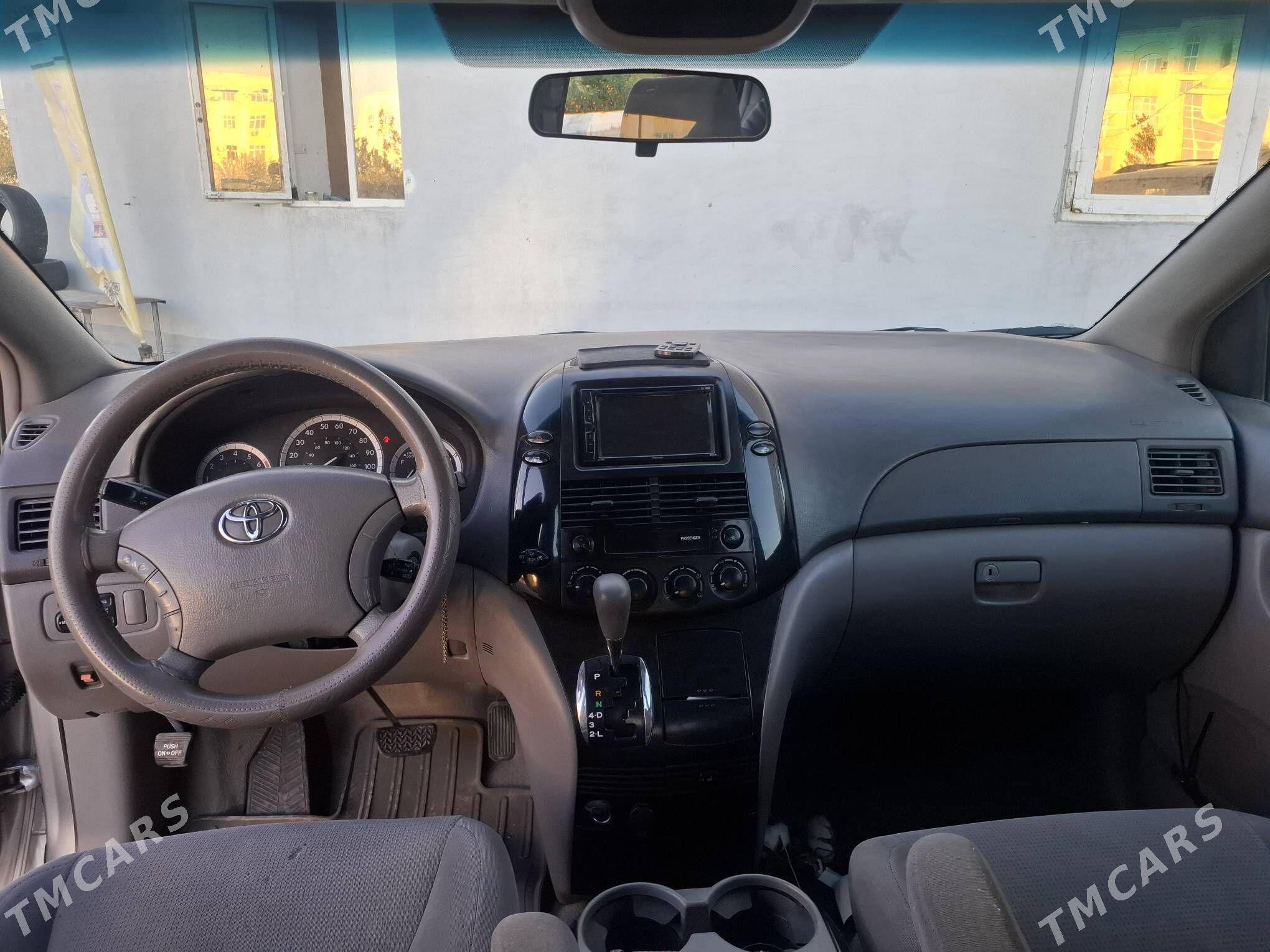 Toyota Sienna 2004 - 240 000 TMT - Сейди - img 3