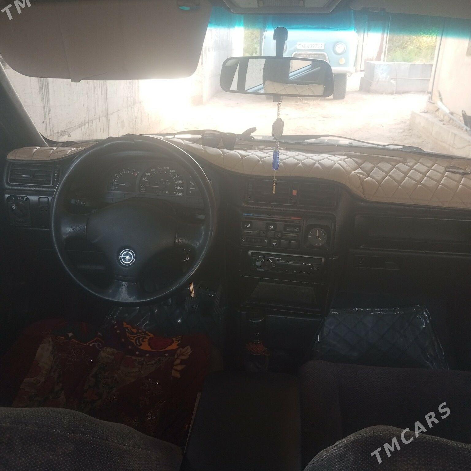 Opel Vectra 1991 - 40 000 TMT - Çärjew - img 3