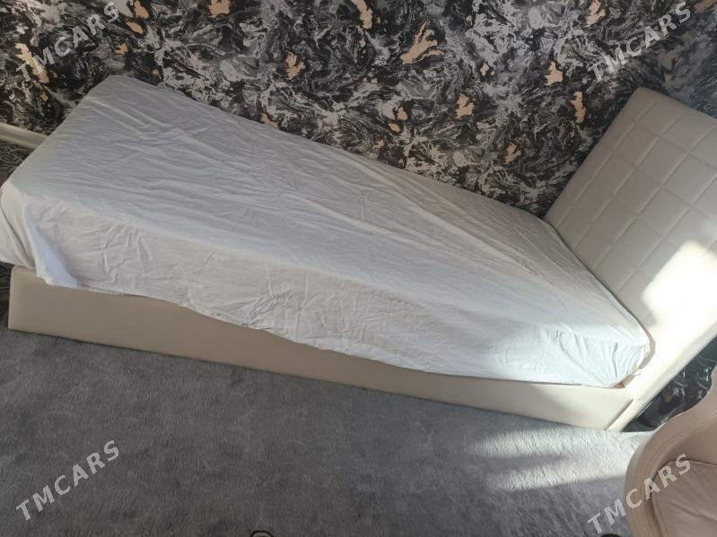 Krowat - Мир 2 - img 2