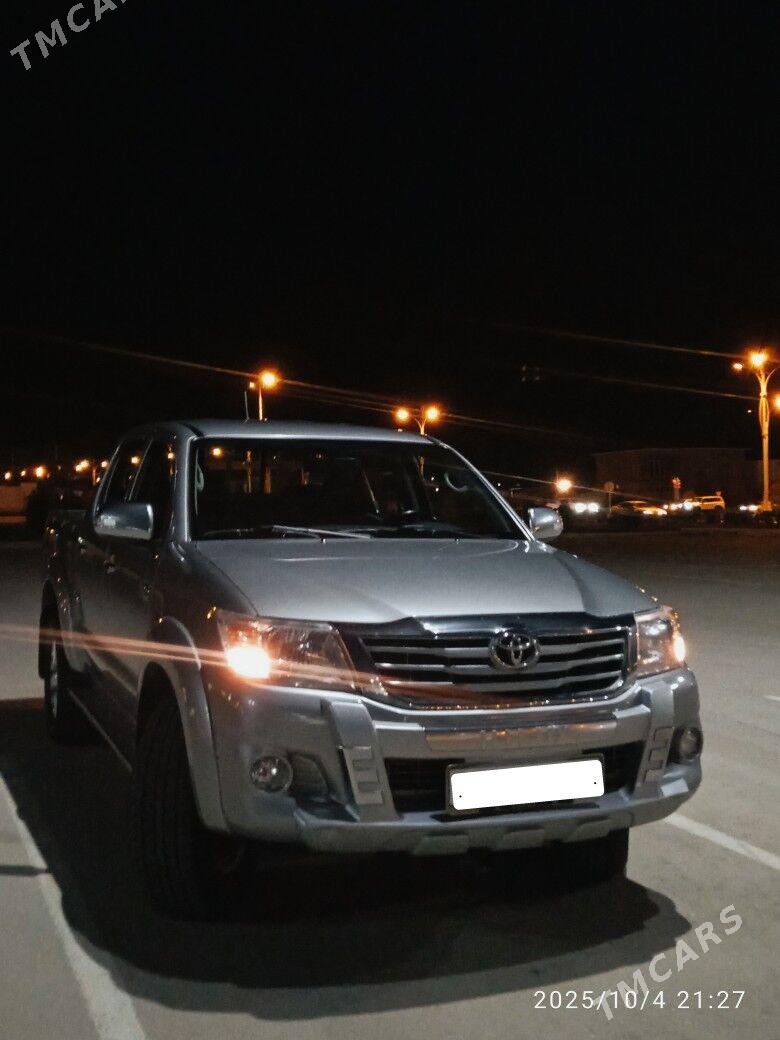 Toyota Hilux 2015 - 410 000 TMT - Балканабат - img 4