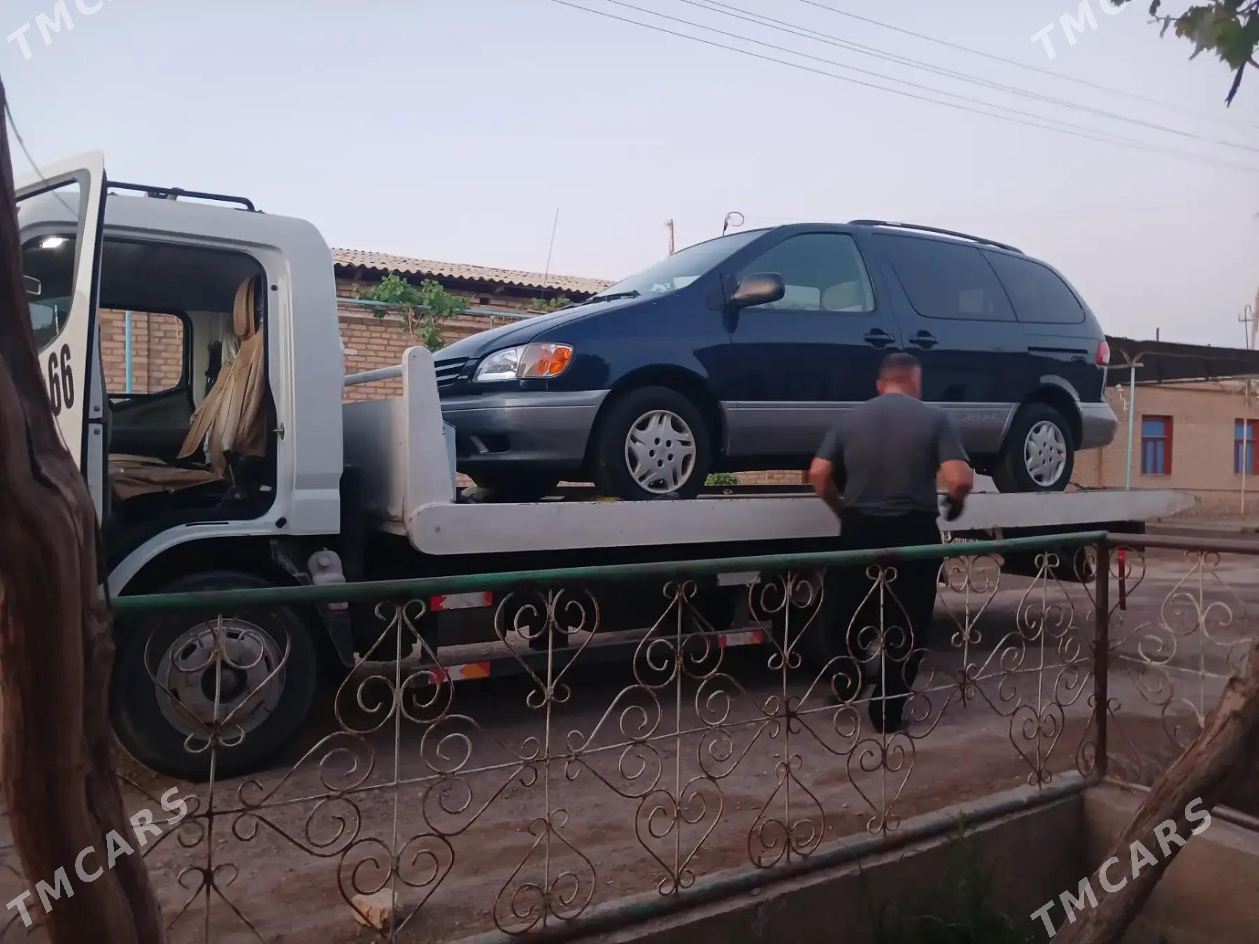 Toyota Sienna 2003 - 200 000 TMT - Дарганата - img 1