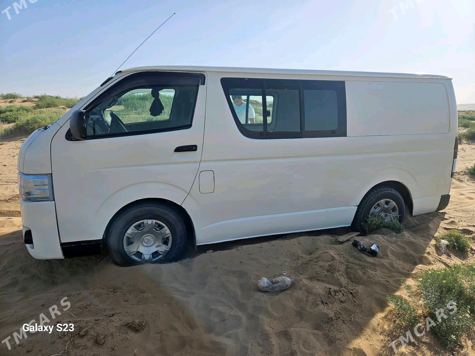 Toyota Hiace 2008 - 250 000 TMT - Векильбазар - img 2