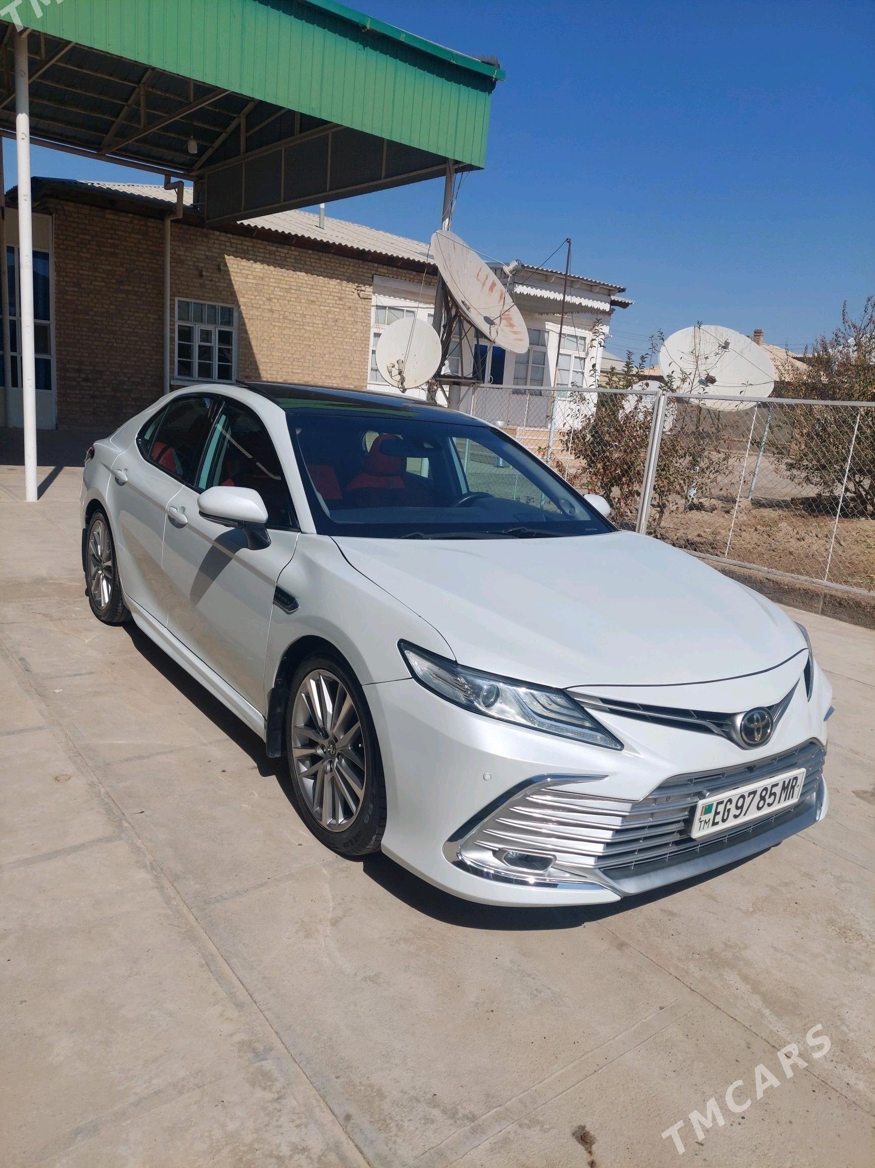Toyota Camry 2018 - 346 000 TMT - Мары - img 5