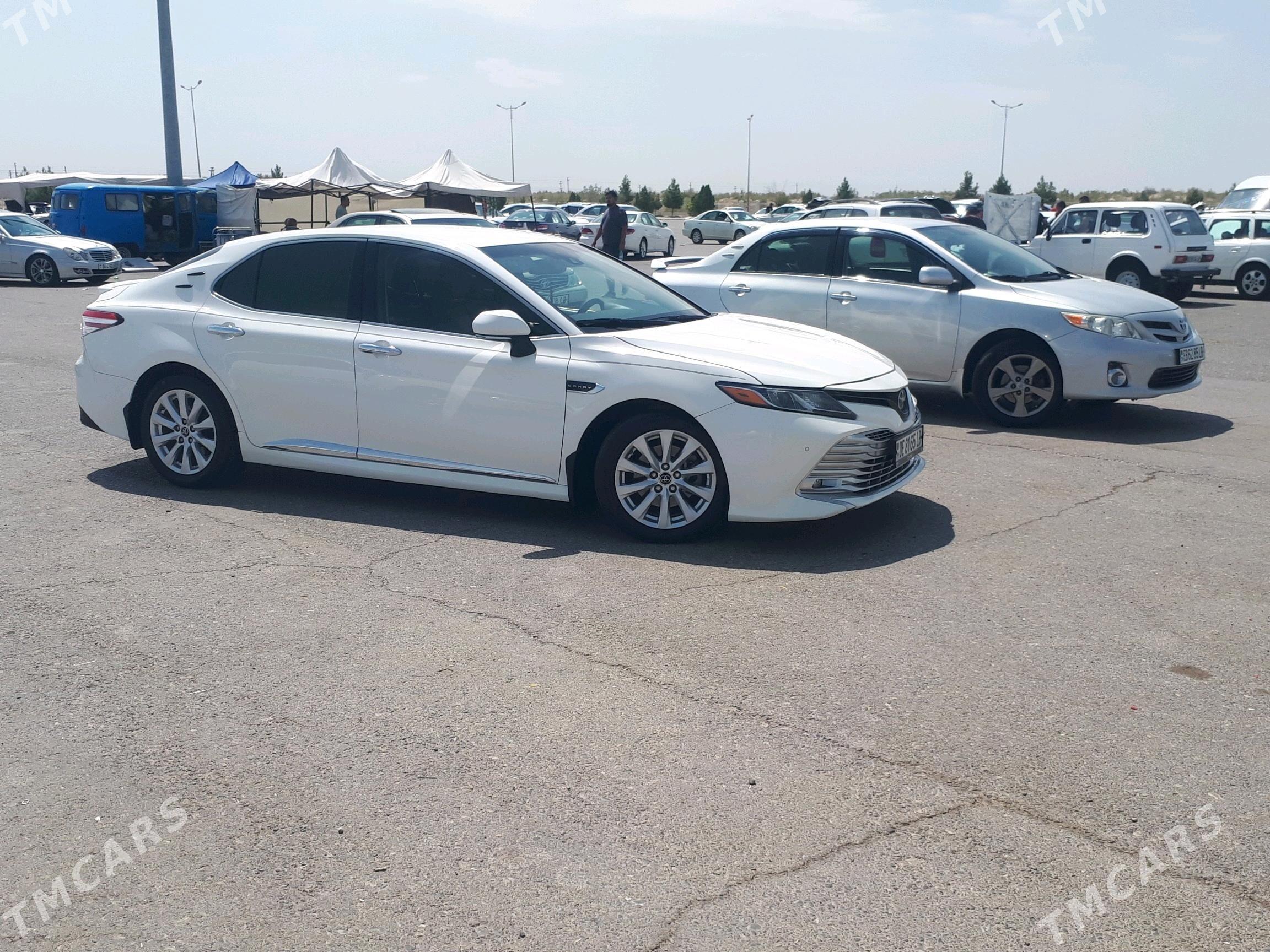 Toyota Camry 2018 - 310 000 TMT - Саят - img 3