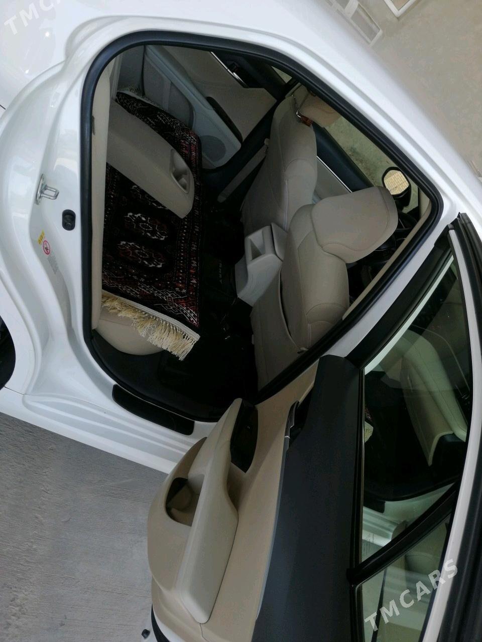 Toyota Camry 2018 - 310 000 TMT - Саят - img 6