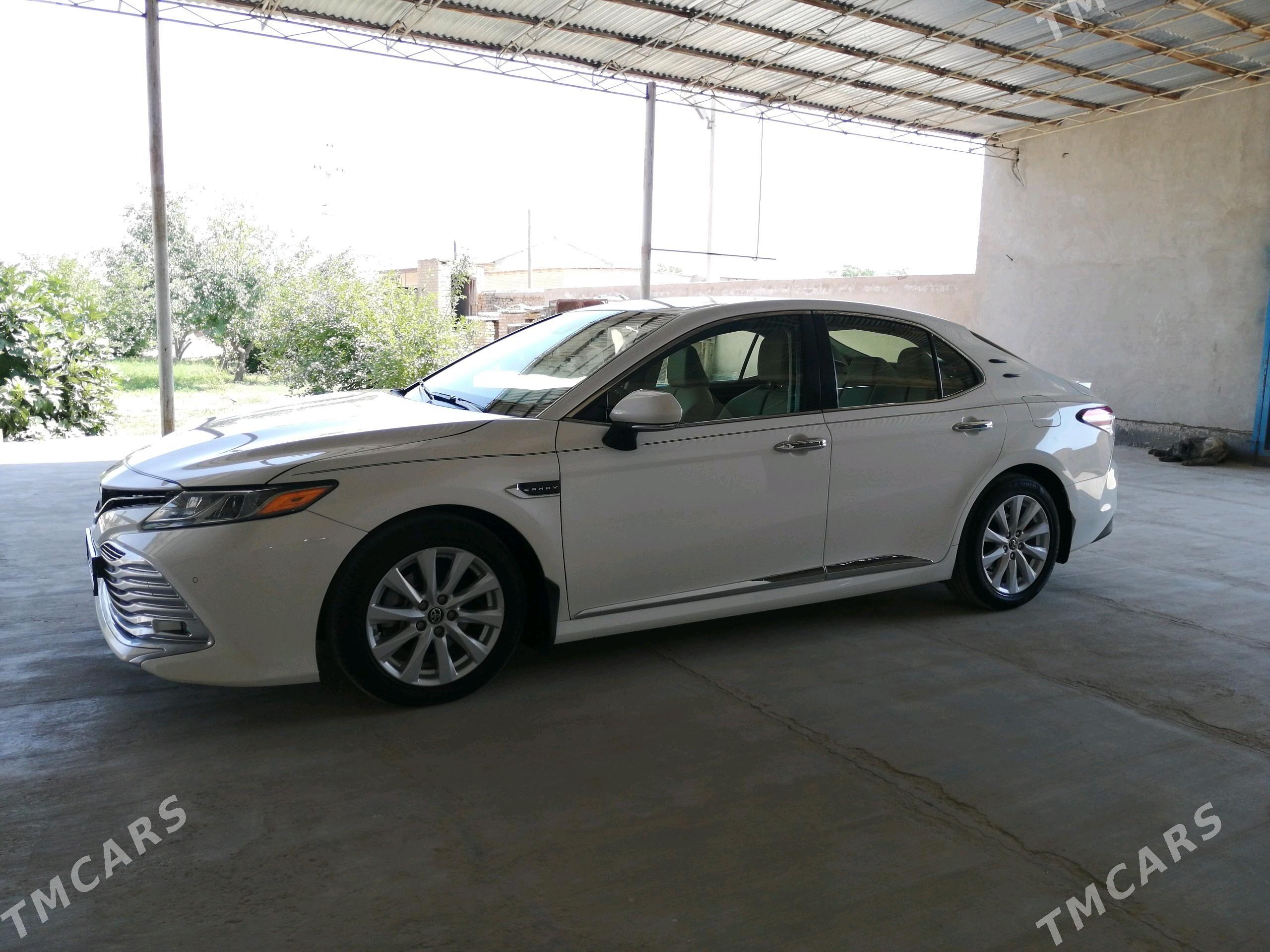 Toyota Camry 2018 - 310 000 TMT - Саят - img 9