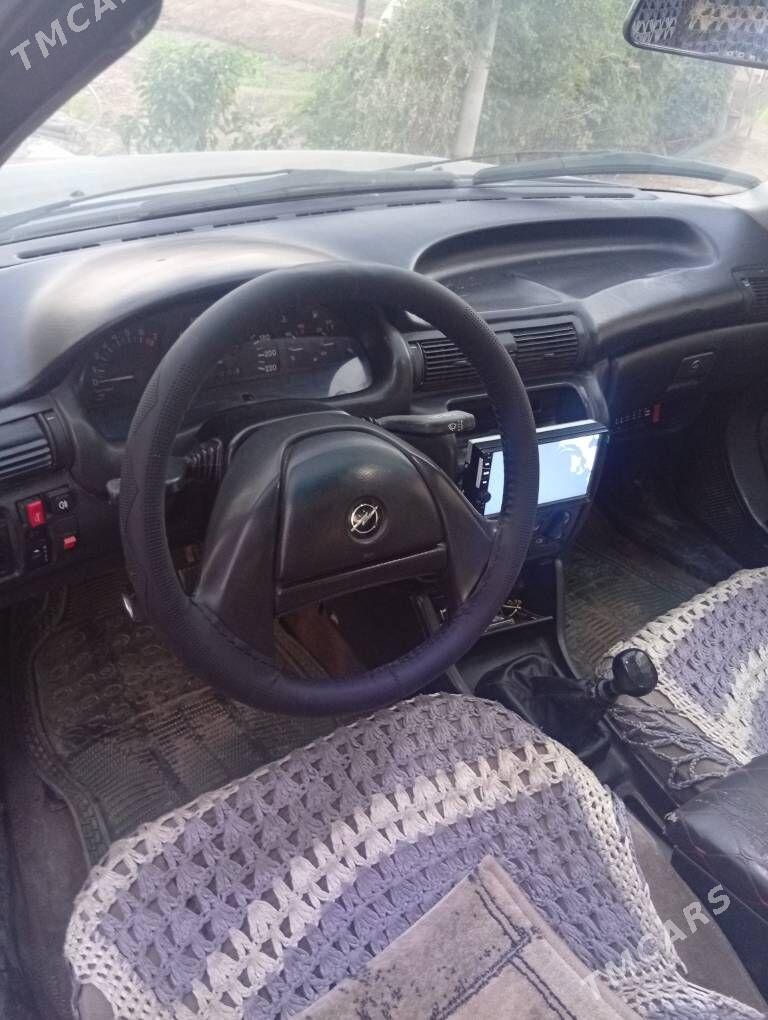 Opel Astra 1992 - 40 000 TMT - Сакар - img 3