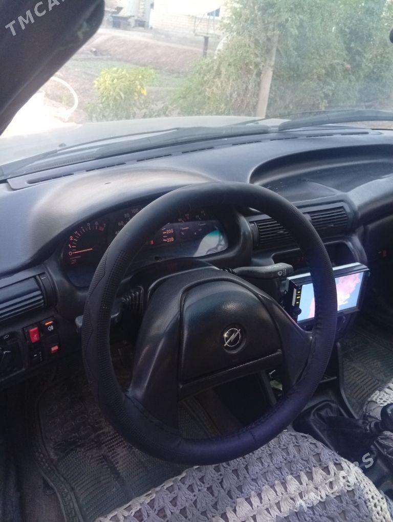 Opel Astra 1992 - 40 000 TMT - Сакар - img 4