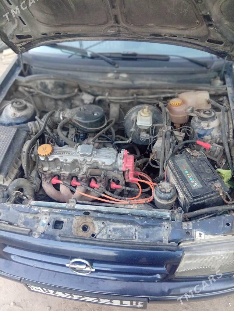 Opel Astra 1992 - 40 000 TMT - Сакар - img 6