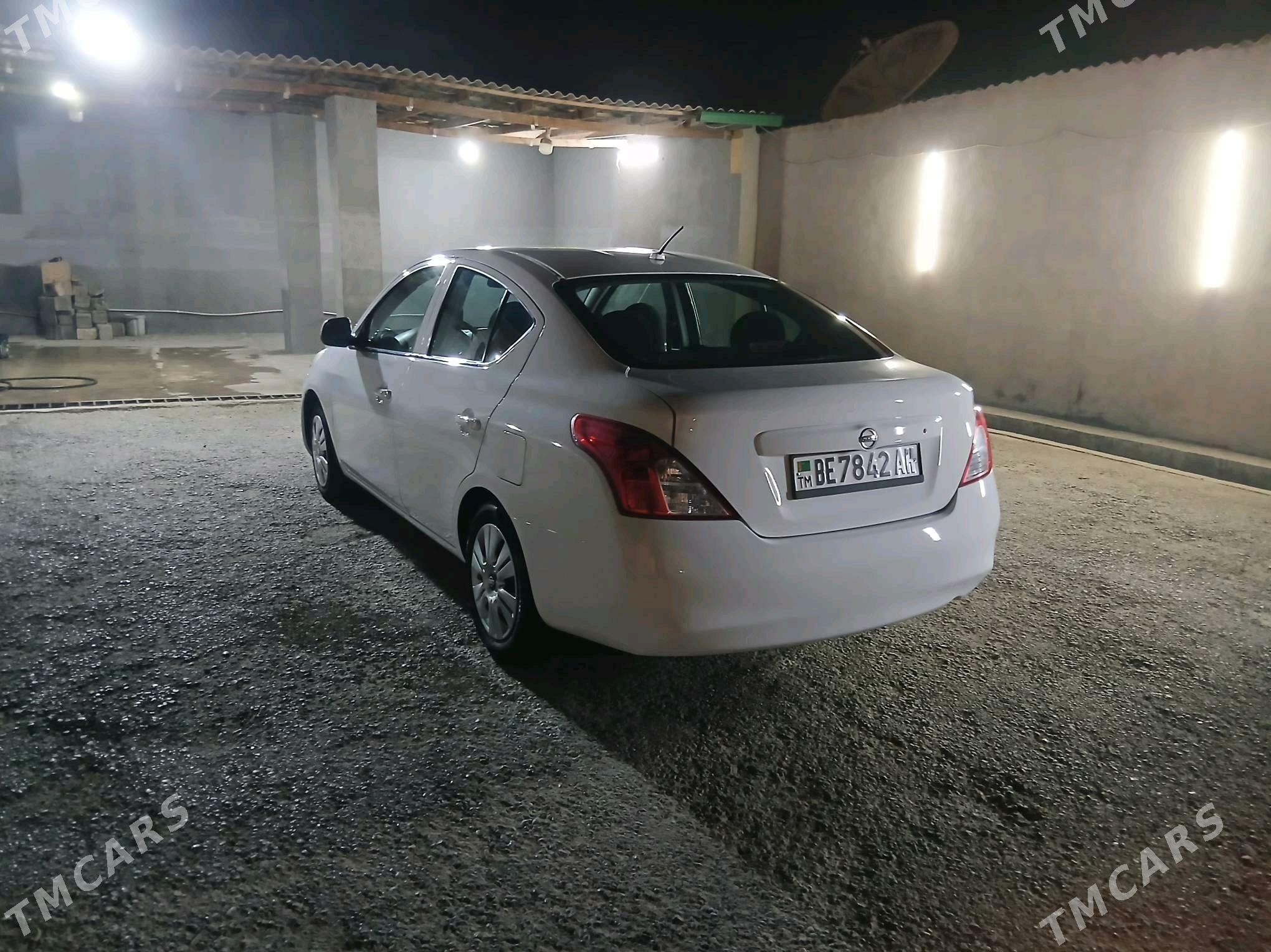 Nissan Versa 2011 - 85 000 TMT - Бахарден - img 3