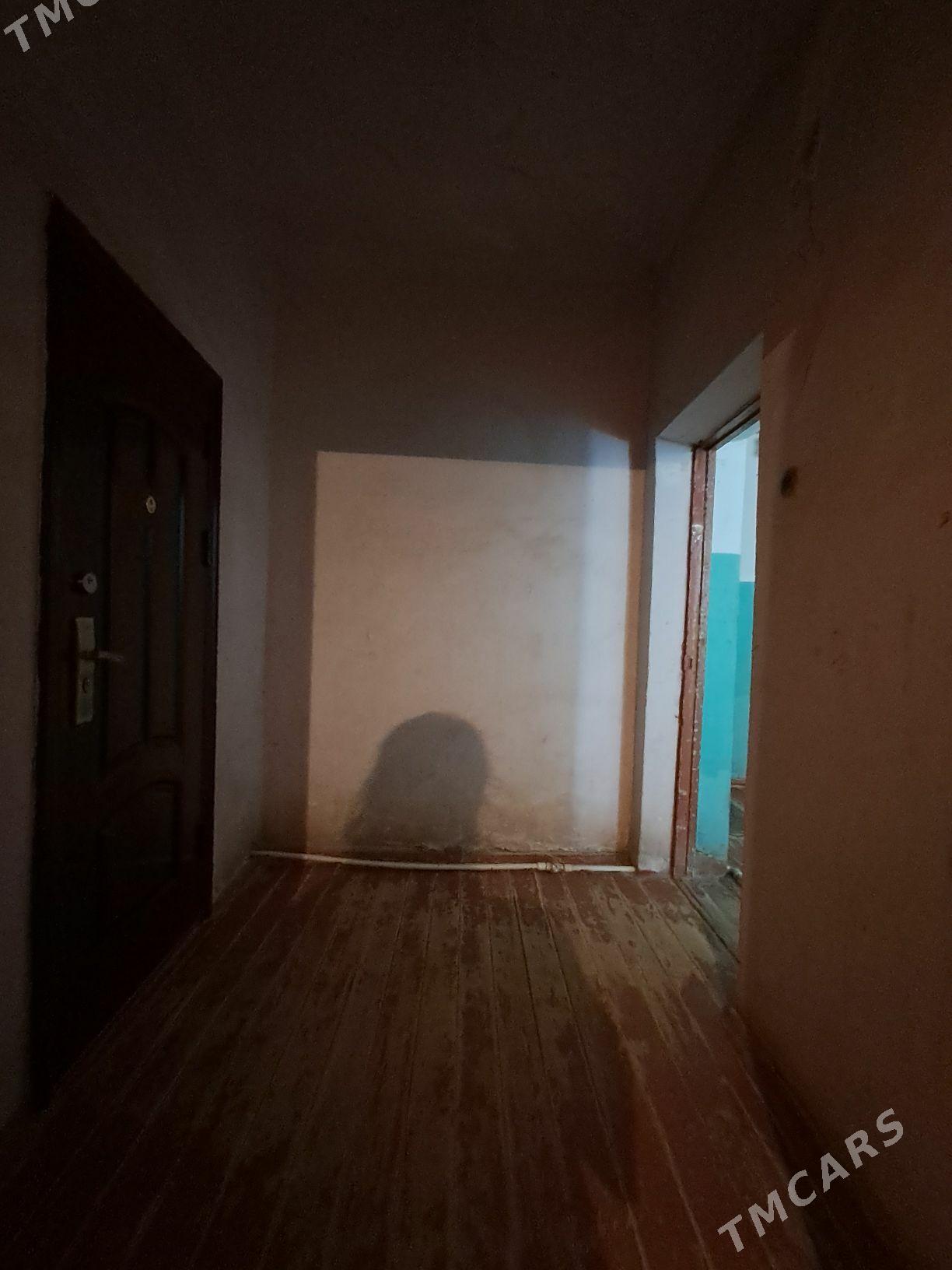 Dwores himik mikraýon - Туркменабат - img 1