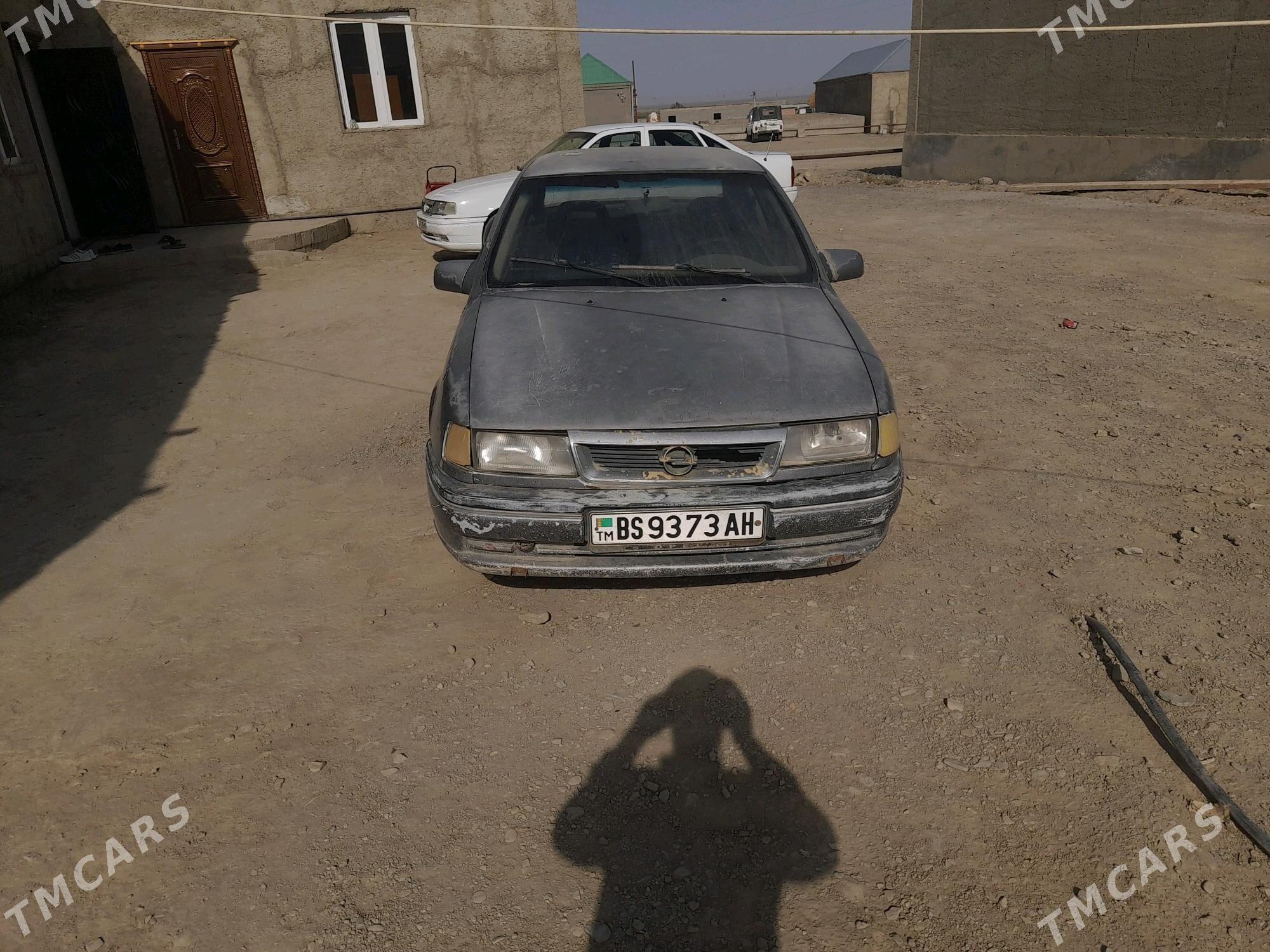 Opel Vectra 1992 - 15 000 TMT - Бахарден - img 3