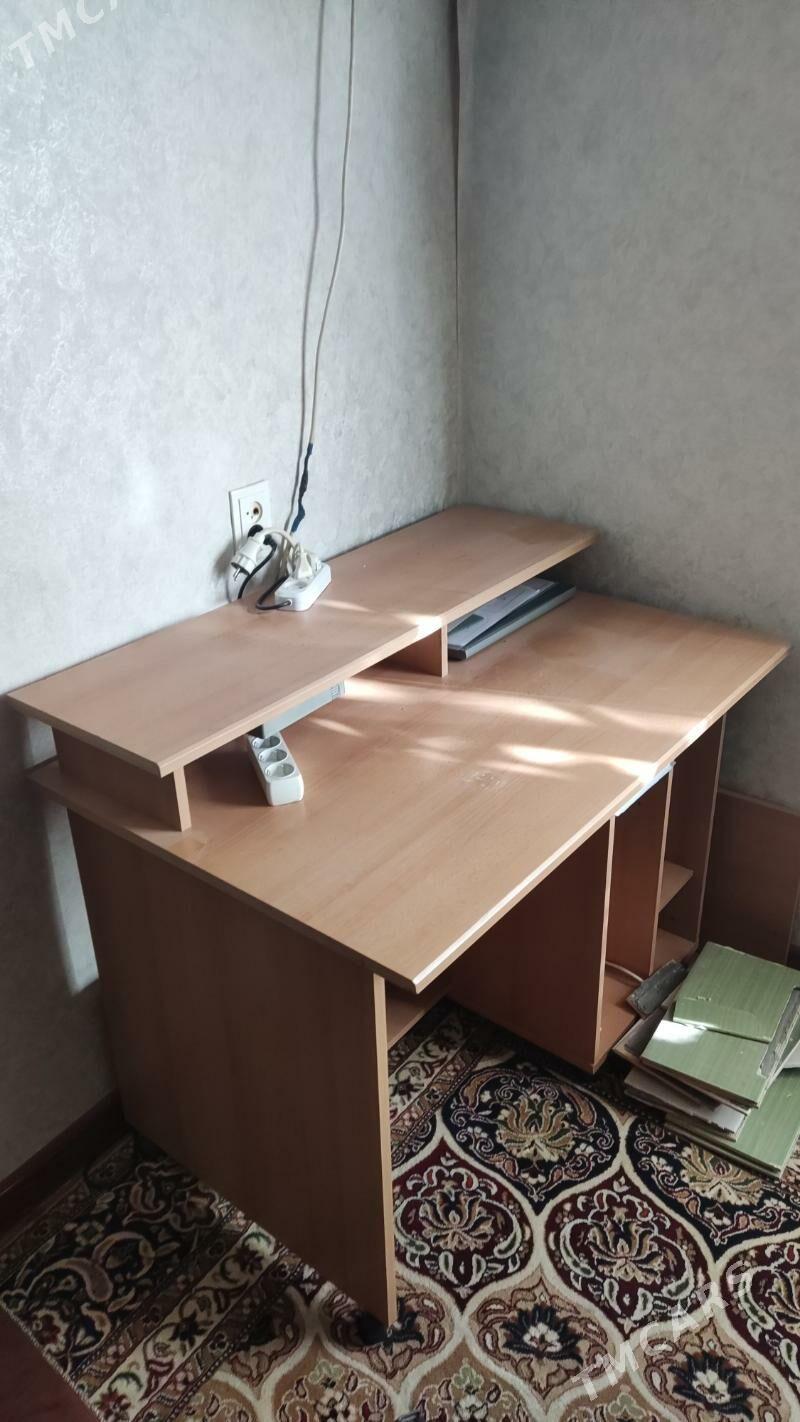 Стол для компьютера - 10 мкр - img 1