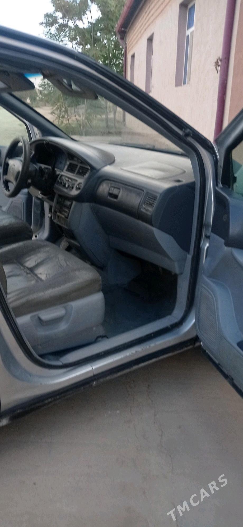 Toyota Sienna 2001 - 120 000 TMT - Керки - img 3