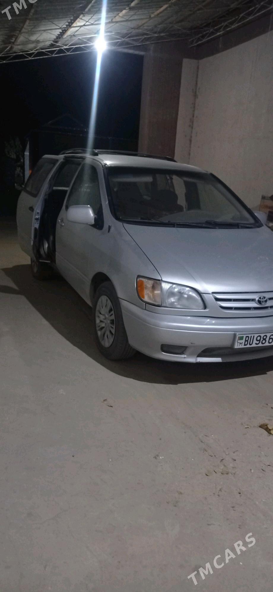 Toyota Sienna 2001 - 120 000 TMT - Керки - img 4