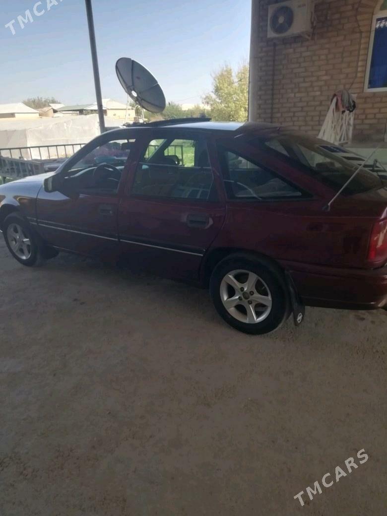 Opel Vectra 1992 - 23 000 TMT - Мары - img 5
