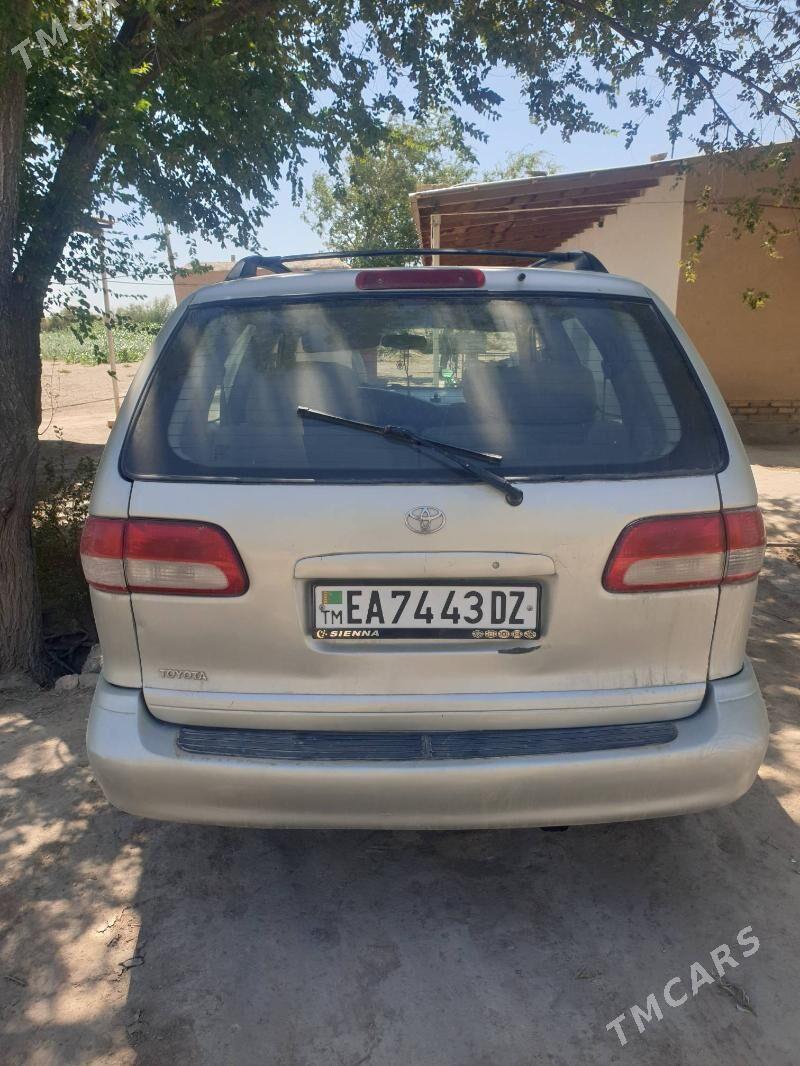 Toyota Sienna 2001 - 160 000 TMT - Türkmenbaşy etr. - img 1