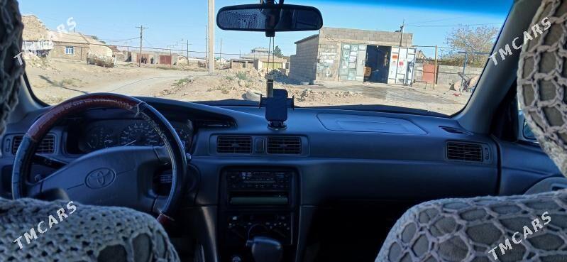 Toyota Camry 1998 - 120 000 TMT - Берекет - img 1