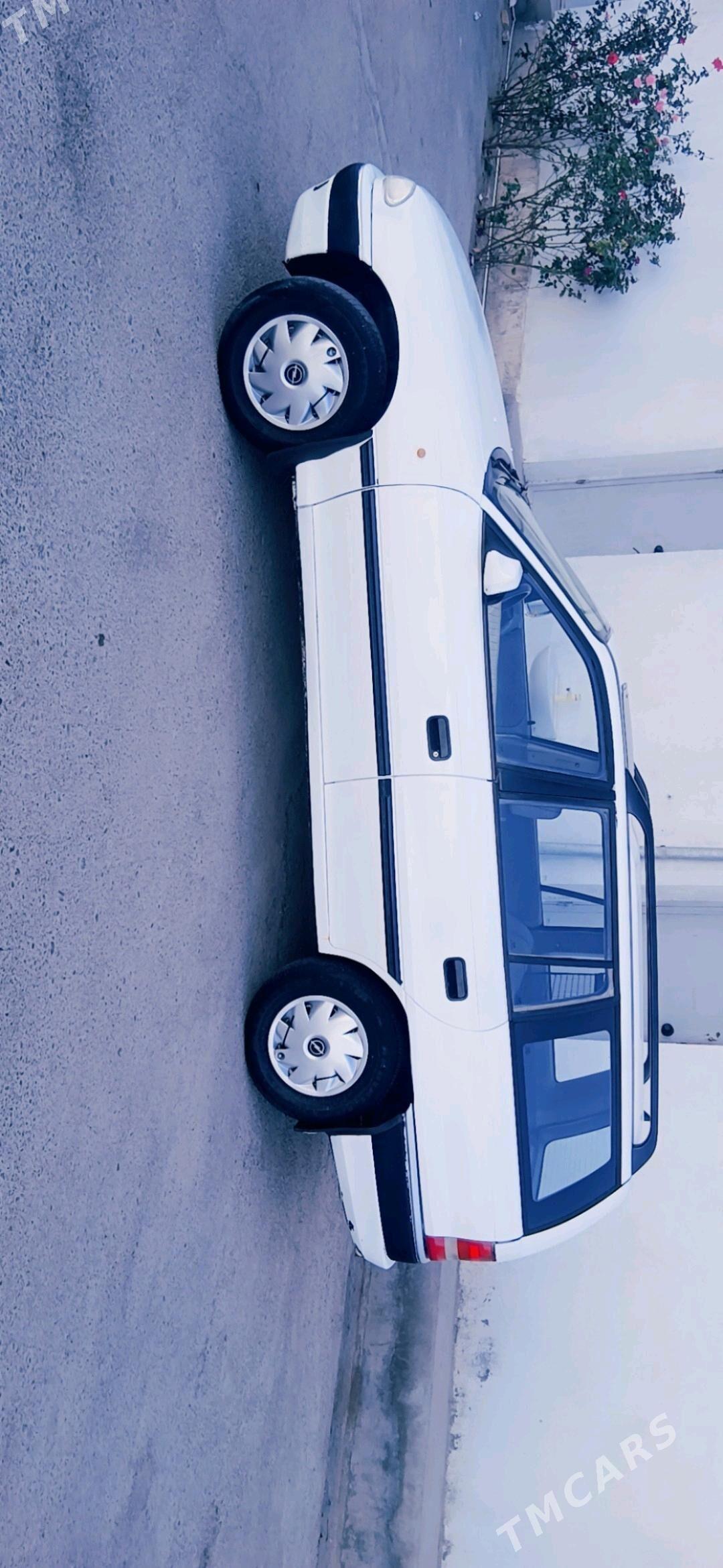 Opel Astra 1993 - 35 000 TMT - Мары - img 4