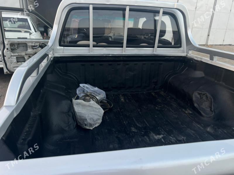 Toyota Hilux 2007 - 130 000 TMT - Бабадайхан - img 3