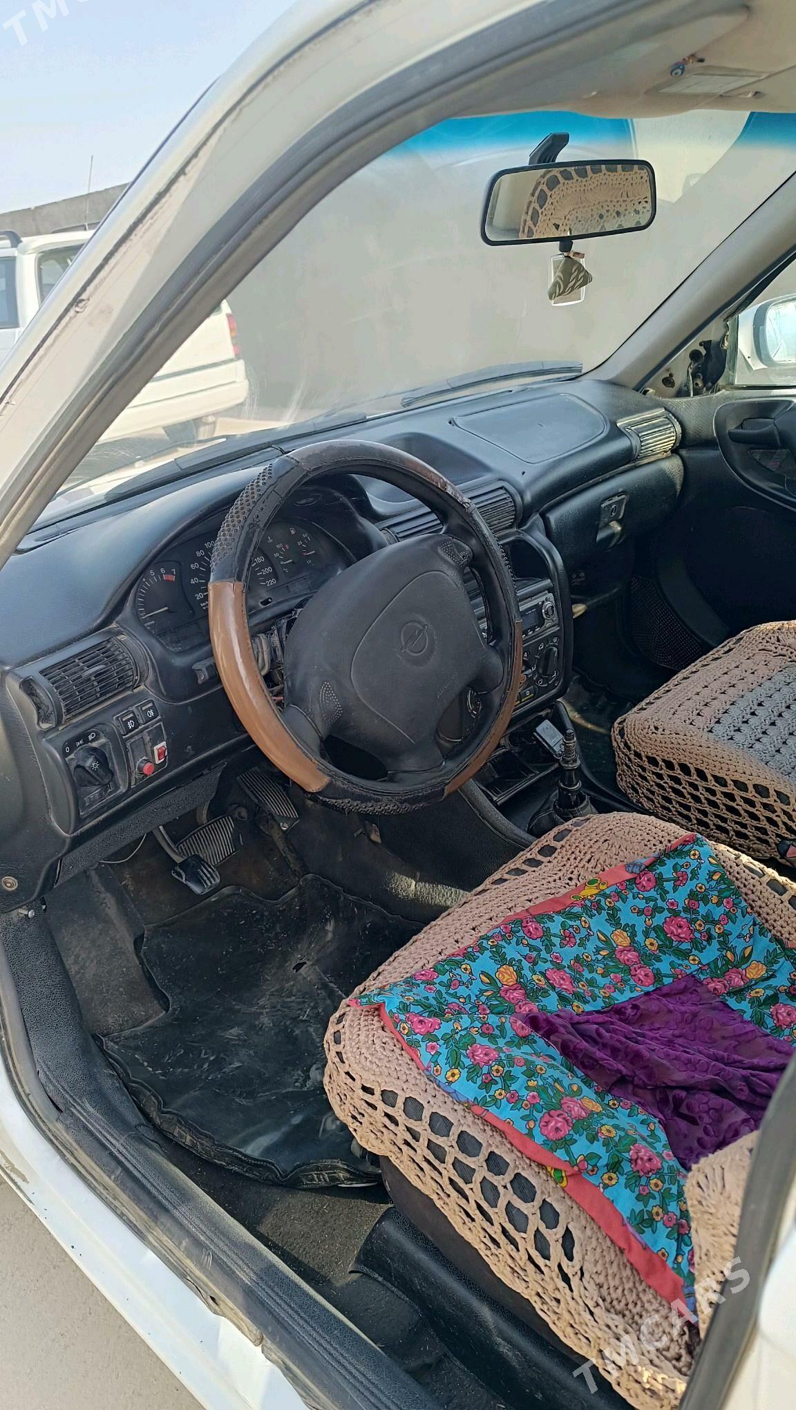 Opel Astra 1995 - 34 000 TMT - Бахарден - img 6