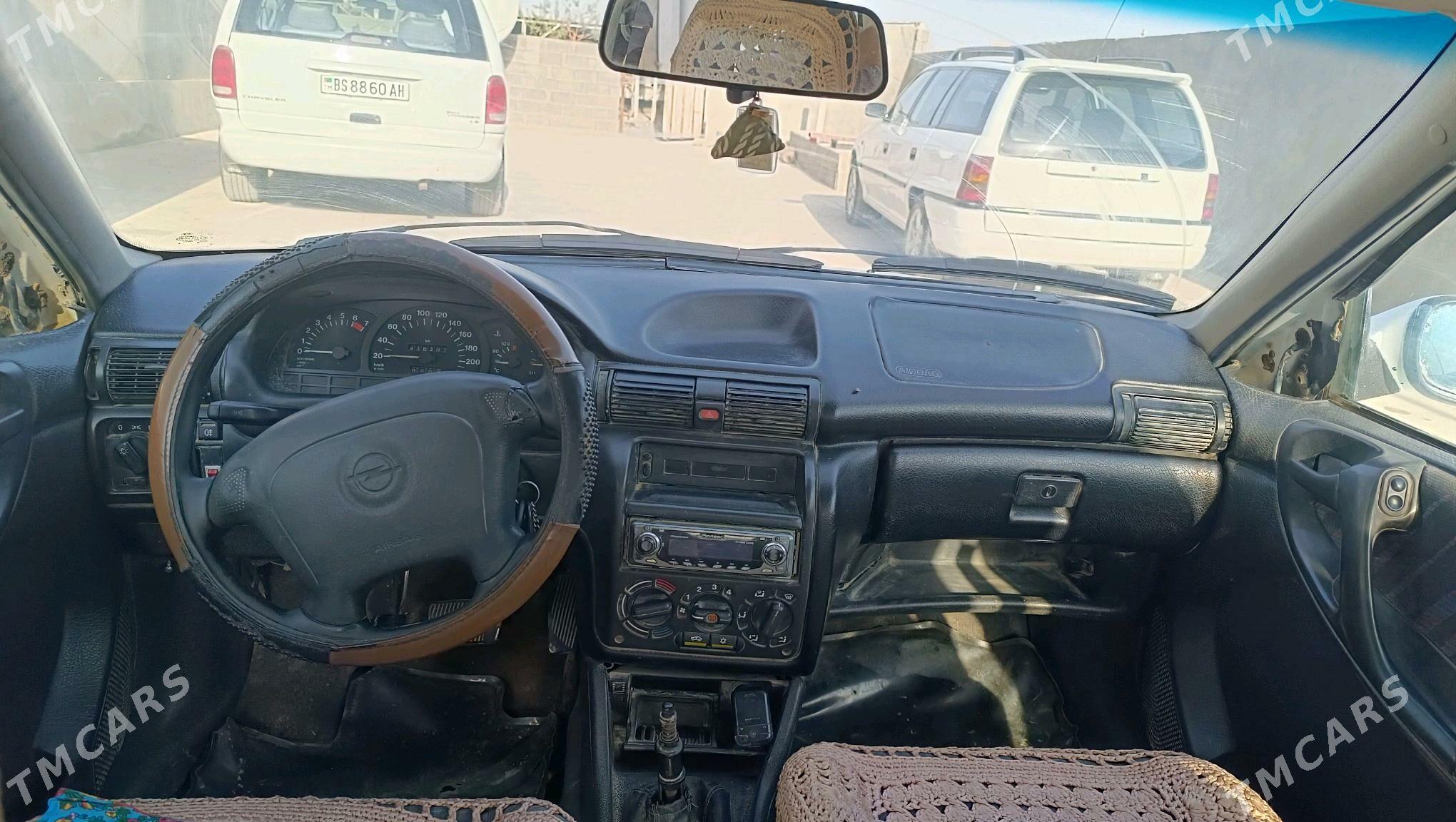 Opel Astra 1995 - 34 000 TMT - Бахарден - img 4