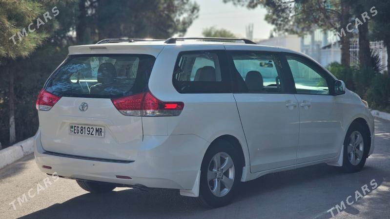 Toyota Sienna 2012 - 310 000 TMT - Мары - img 4