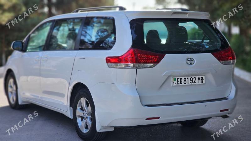 Toyota Sienna 2012 - 310 000 TMT - Мары - img 5