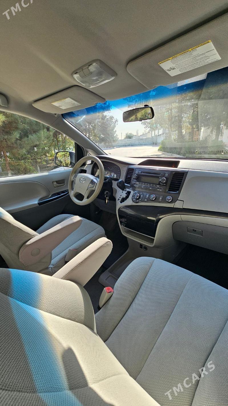 Toyota Sienna 2012 - 310 000 TMT - Мары - img 6