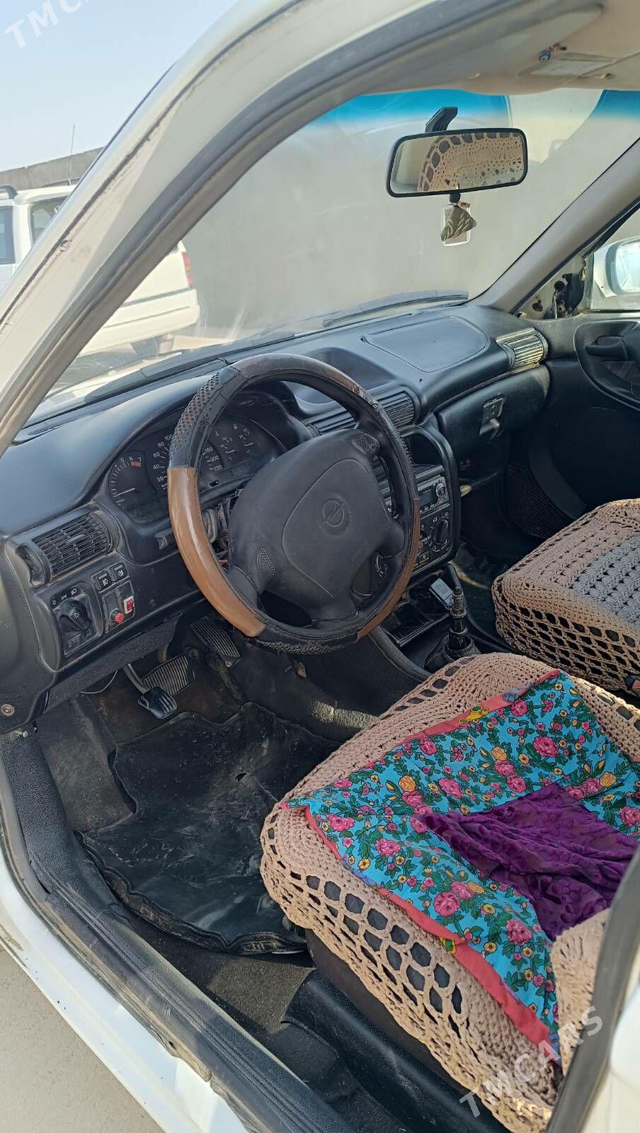 Opel Astra 1995 - 34 000 TMT - Бахарден - img 4