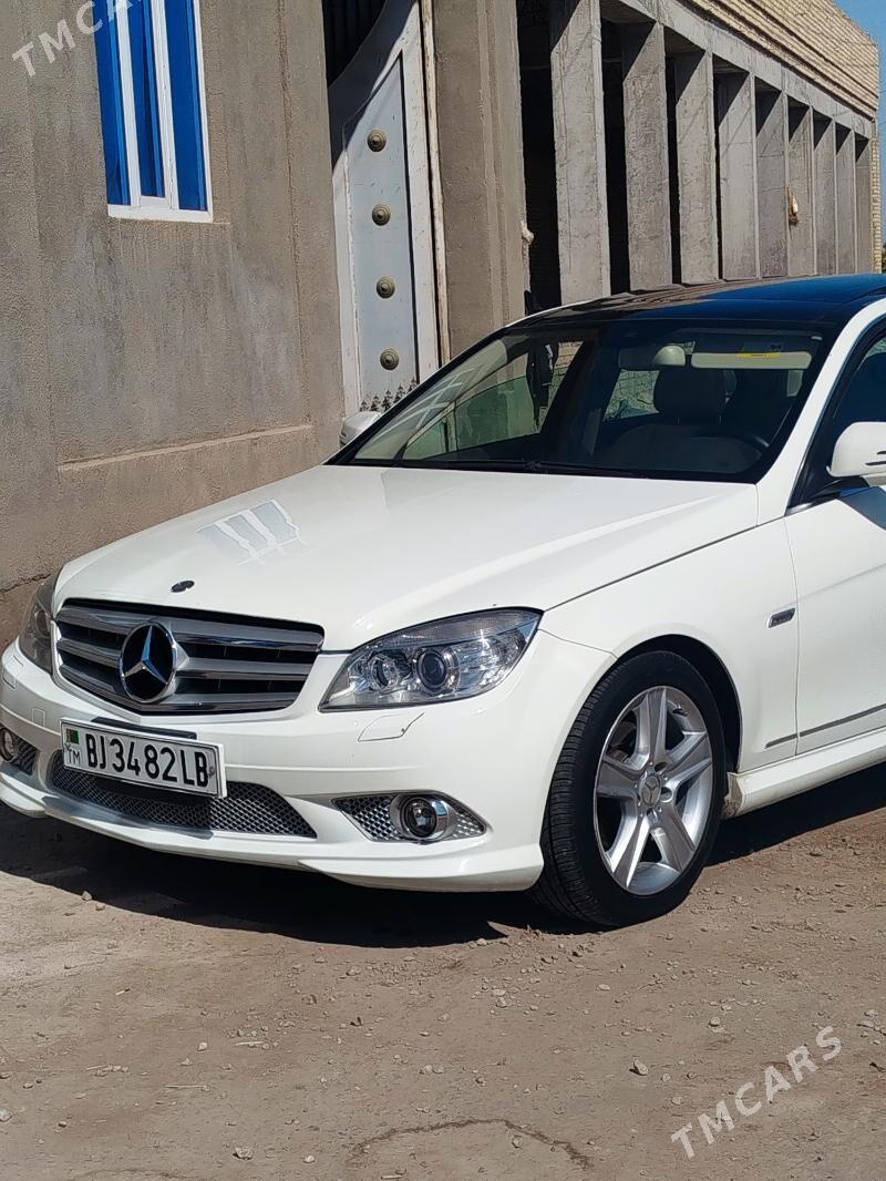 Mercedes-Benz C350 2010 - 200 000 TMT - Туркменабат - img 4