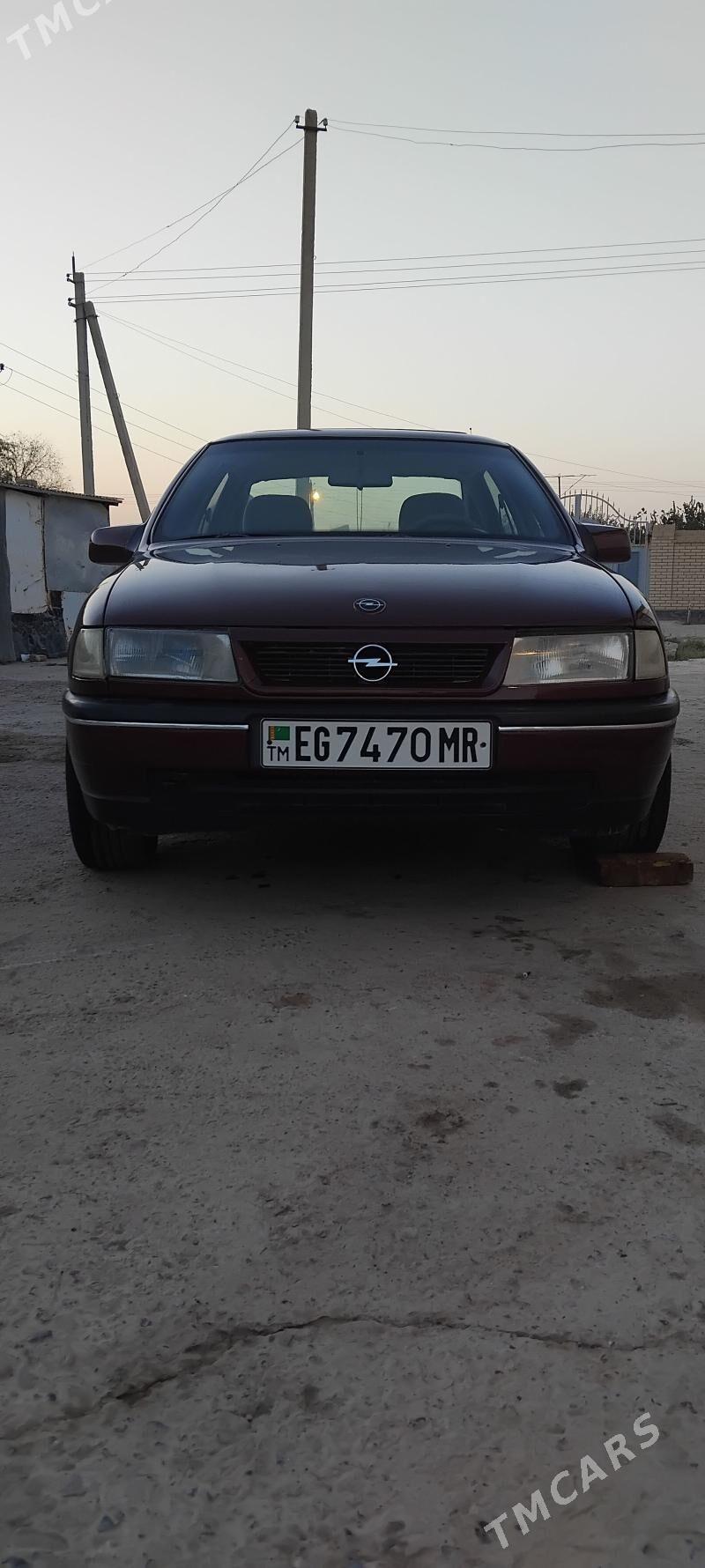 Opel Vectra 1990 - 37 000 TMT - Мары - img 2