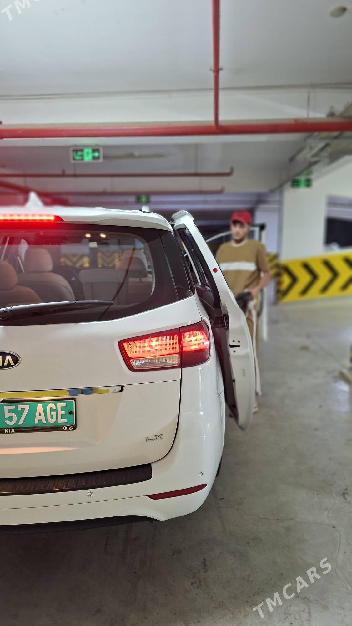 Kia Sedona 2015 - 340 000 TMT - Чоганлы - img 8