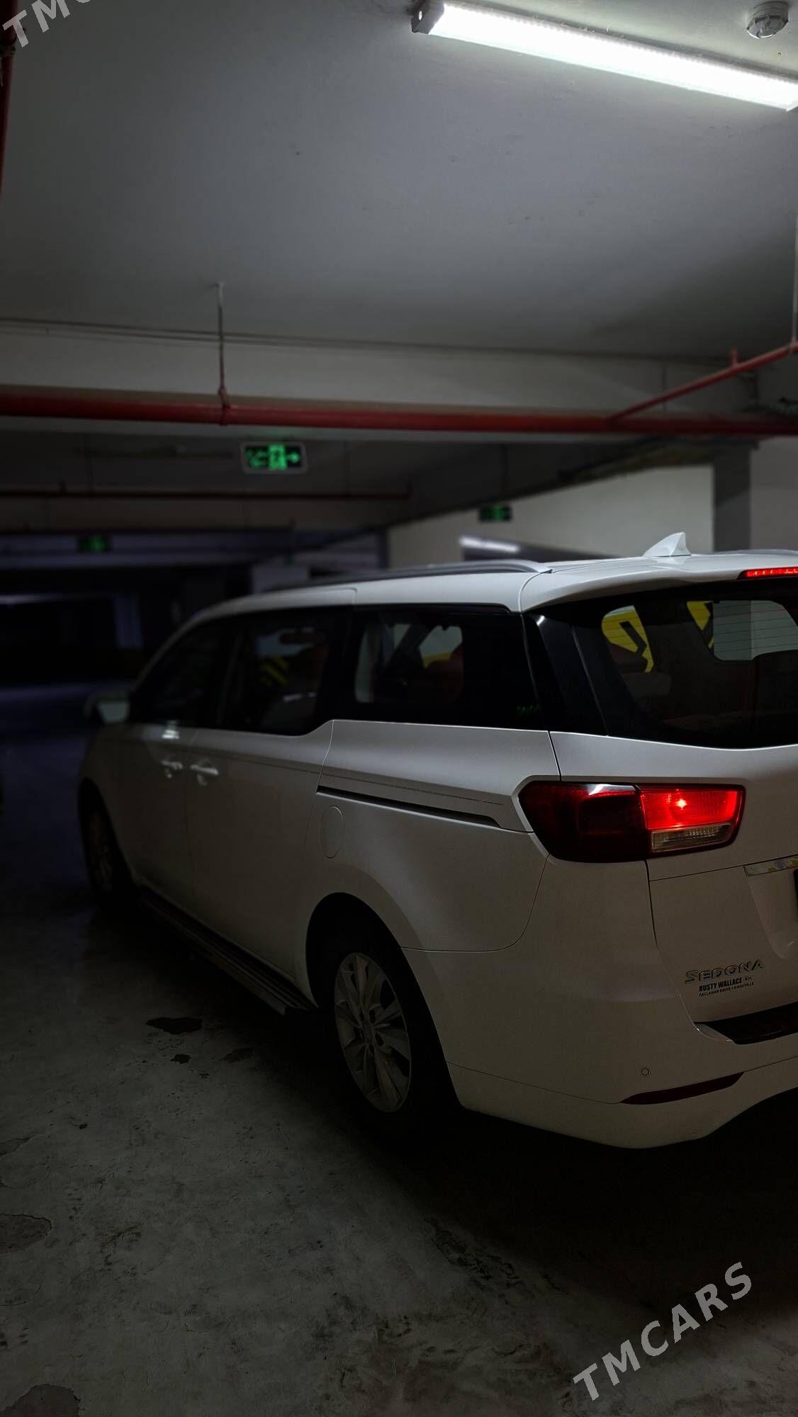 Kia Sedona 2015 - 340 000 TMT - Чоганлы - img 3
