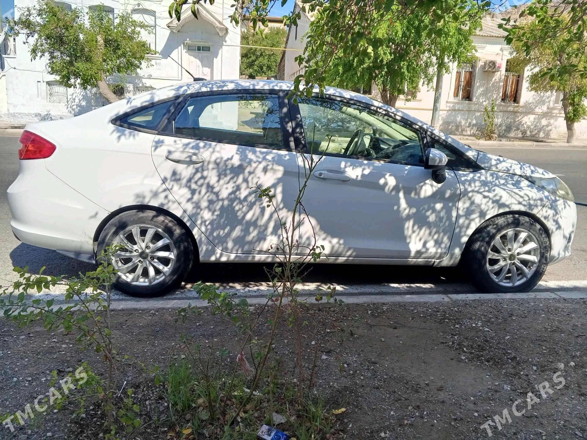 Ford Fiesta 2011 - 100 000 TMT - Туркменбаши - img 5