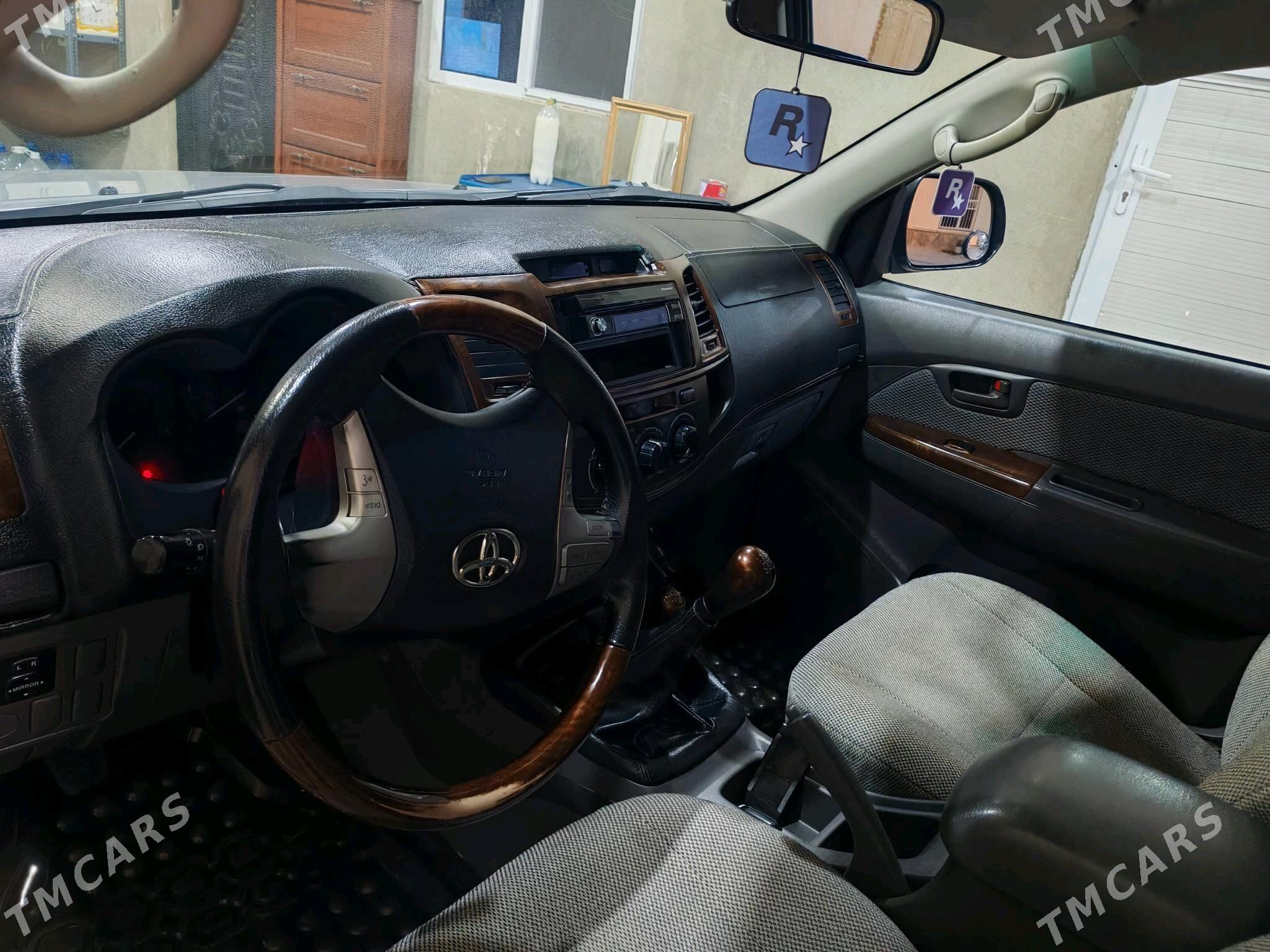 Toyota Hilux 2015 - 410 000 TMT - Хазар - img 3