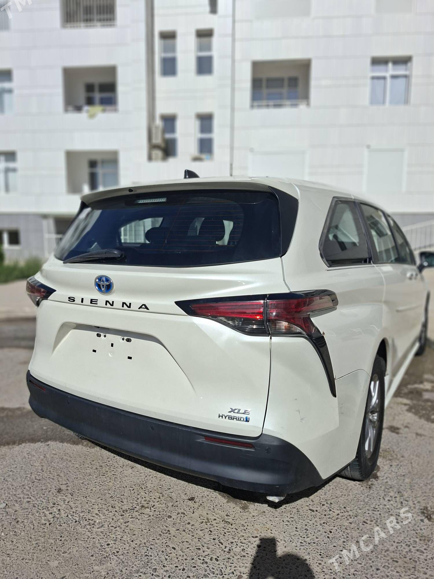 Toyota Sienna 2021 - 700 000 TMT - Гуртли - img 8