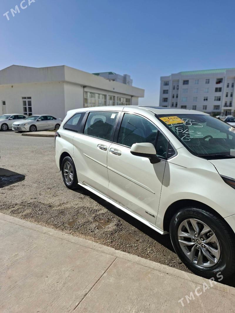 Toyota Sienna 2021 - 700 000 TMT - Гуртли - img 4