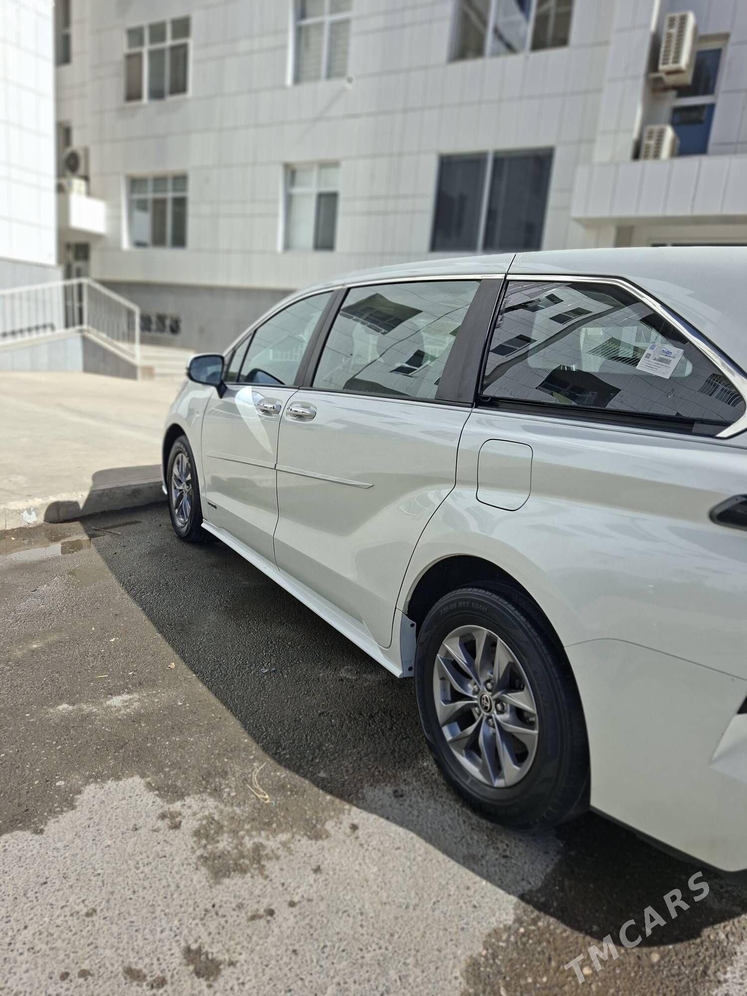 Toyota Sienna 2021 - 700 000 TMT - Гуртли - img 5