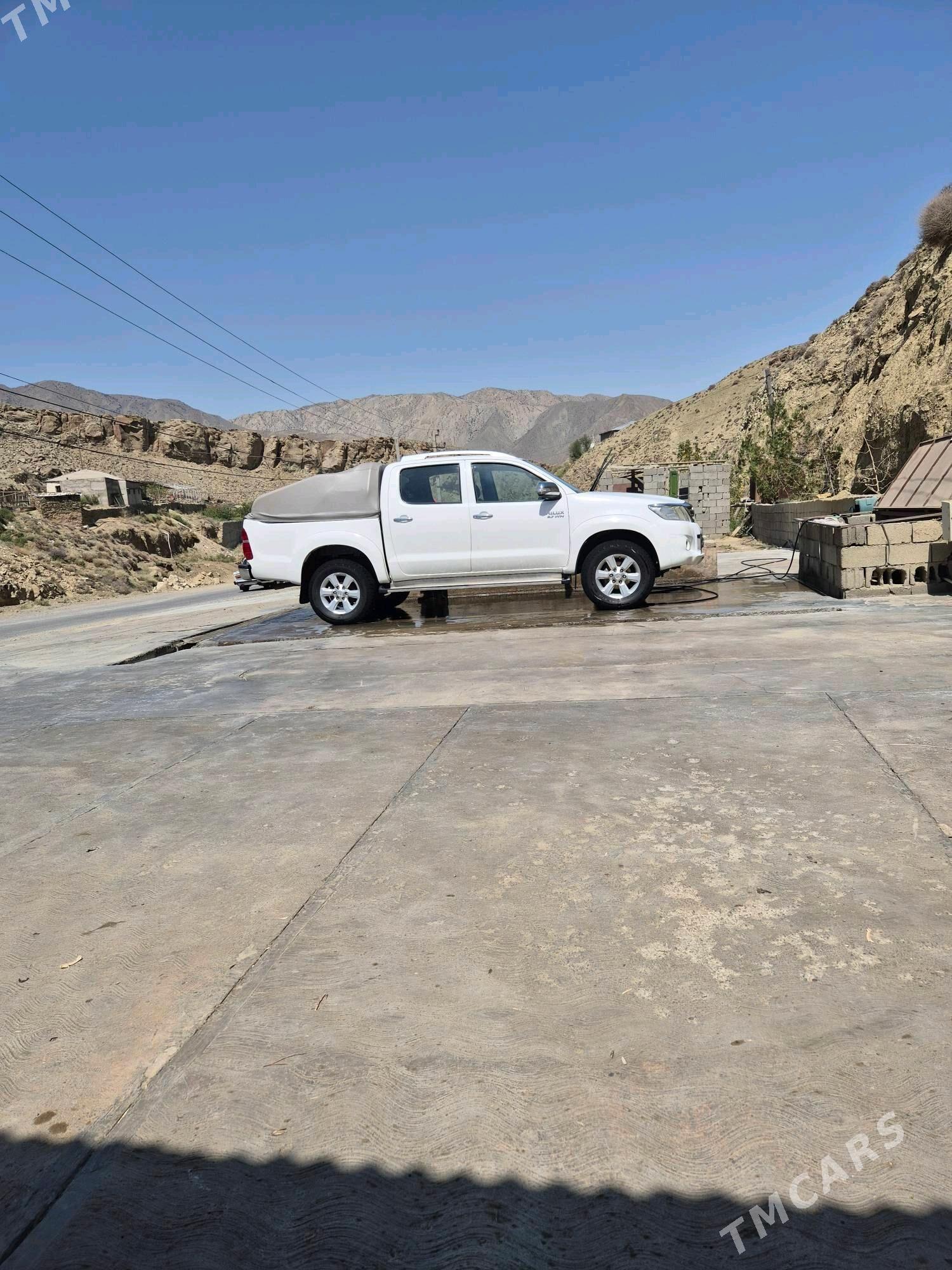 Toyota Hilux 2013 - 340 000 TMT - Bäherden - img 7