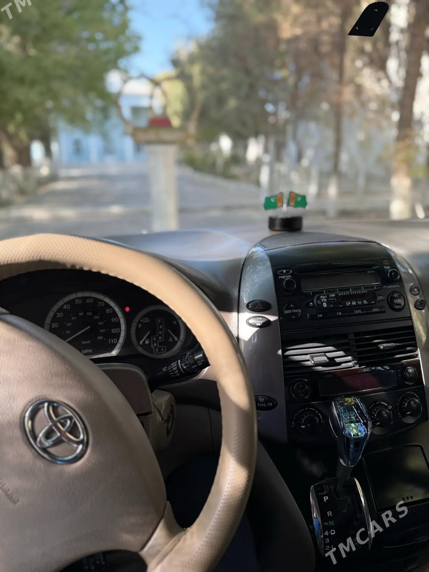 Toyota Sienna 2006 - 180 000 TMT - Байрамали - img 3
