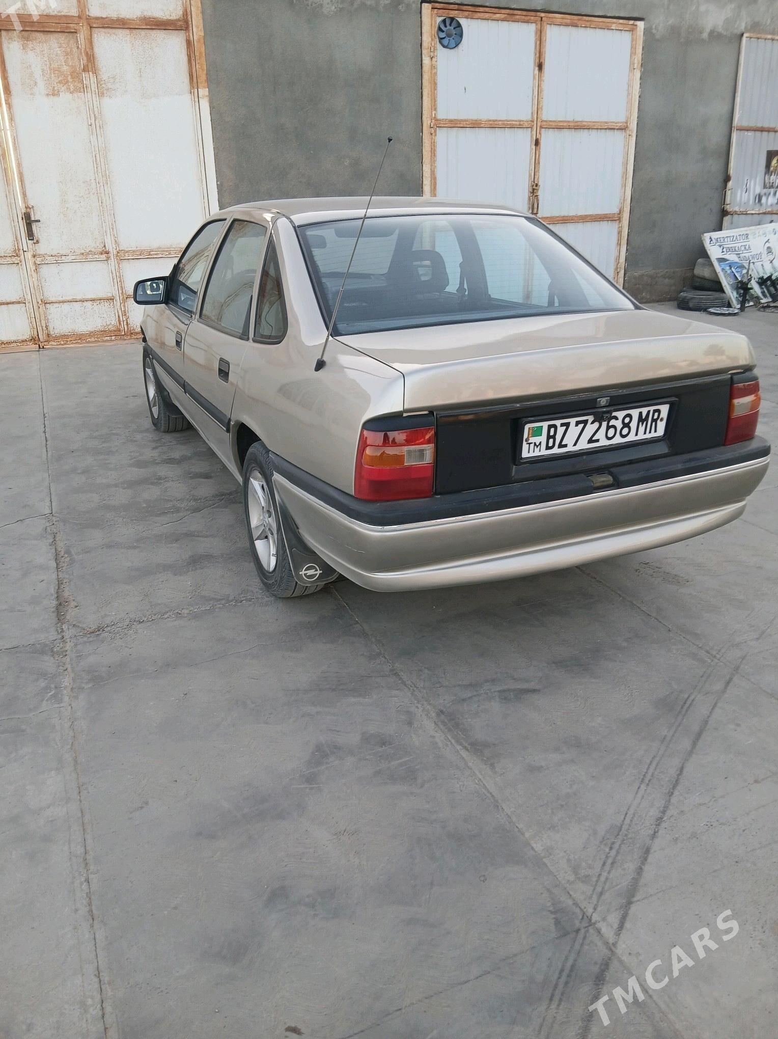Opel Vectra 1990 - 50 000 TMT - Байрамали - img 4