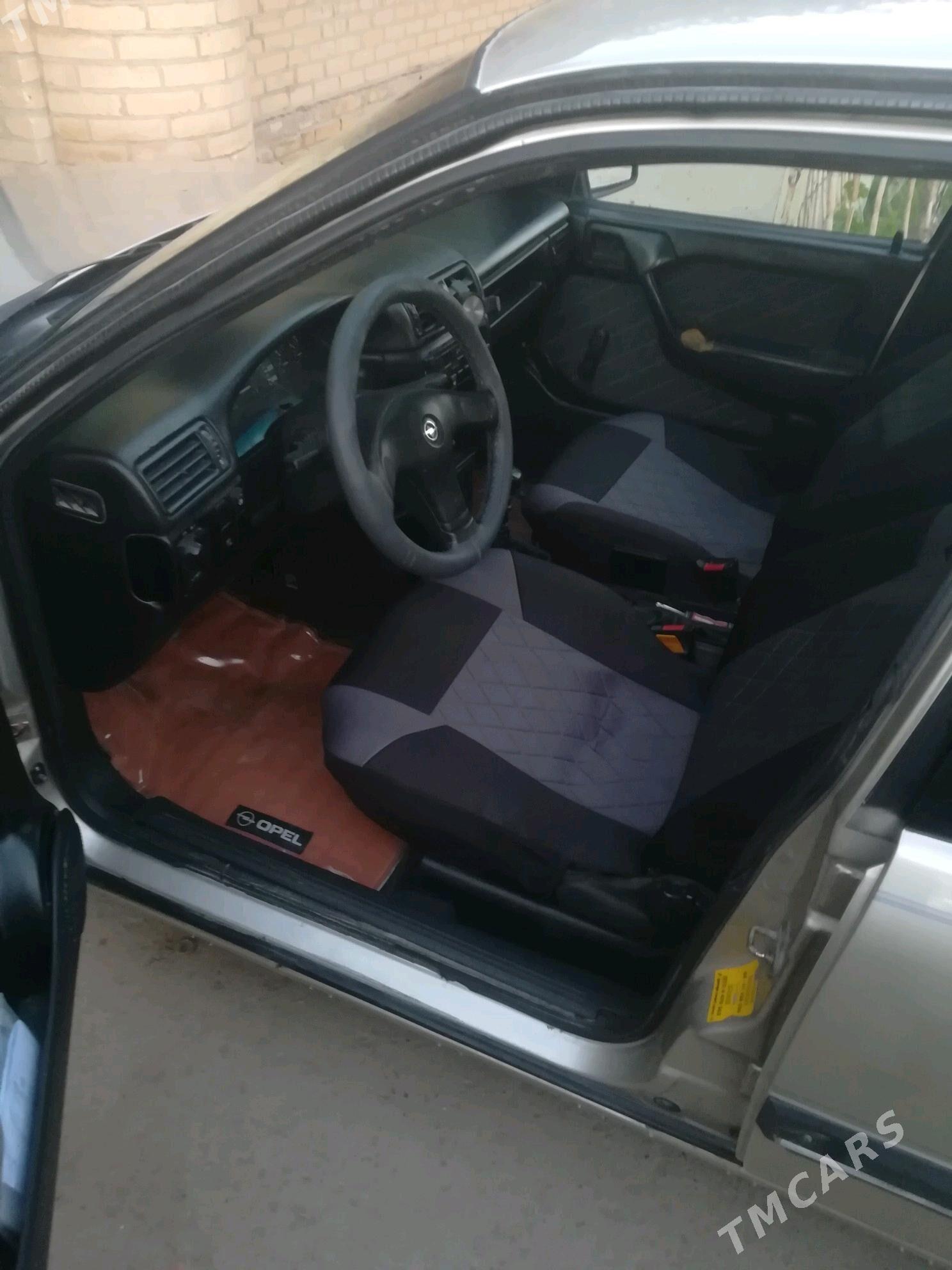 Opel Vectra 1993 - 40 000 TMT - Чарджоу - img 5