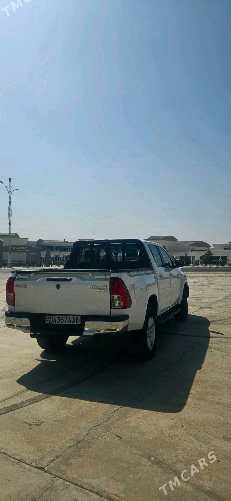 Toyota Hilux 2016 - 470 000 TMT - Балканабат - img 4