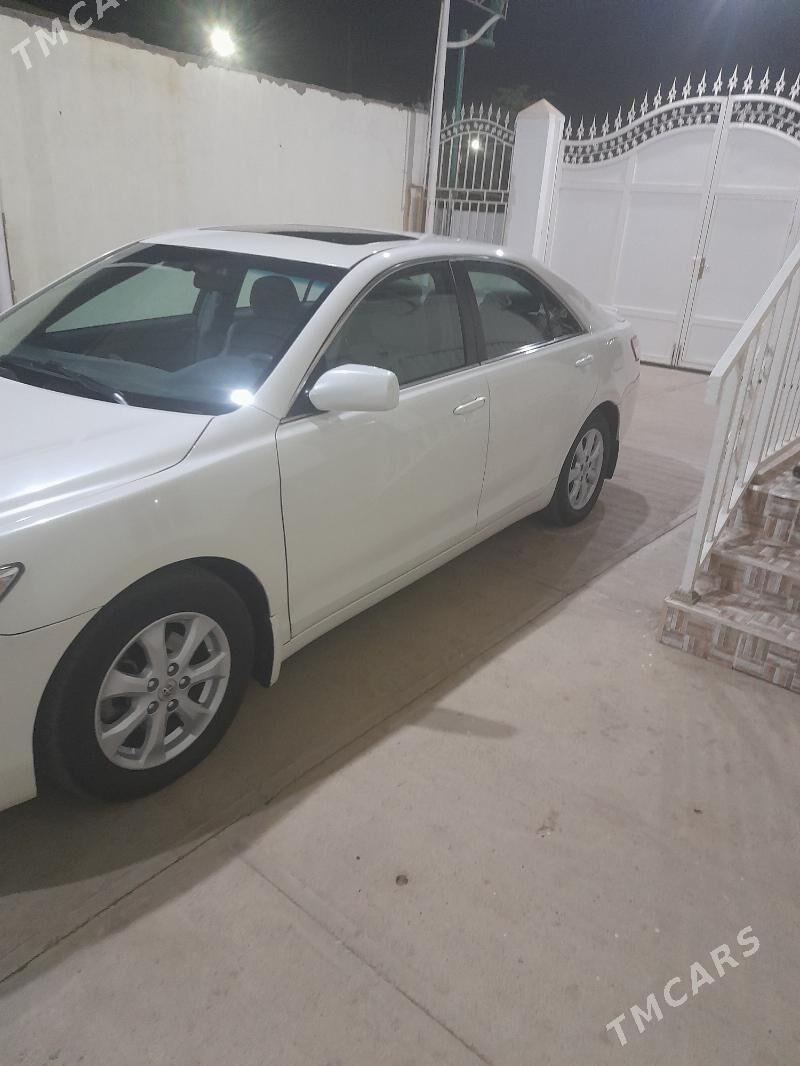 Toyota Camry 2011 - 230 000 TMT - Бузмеин - img 3