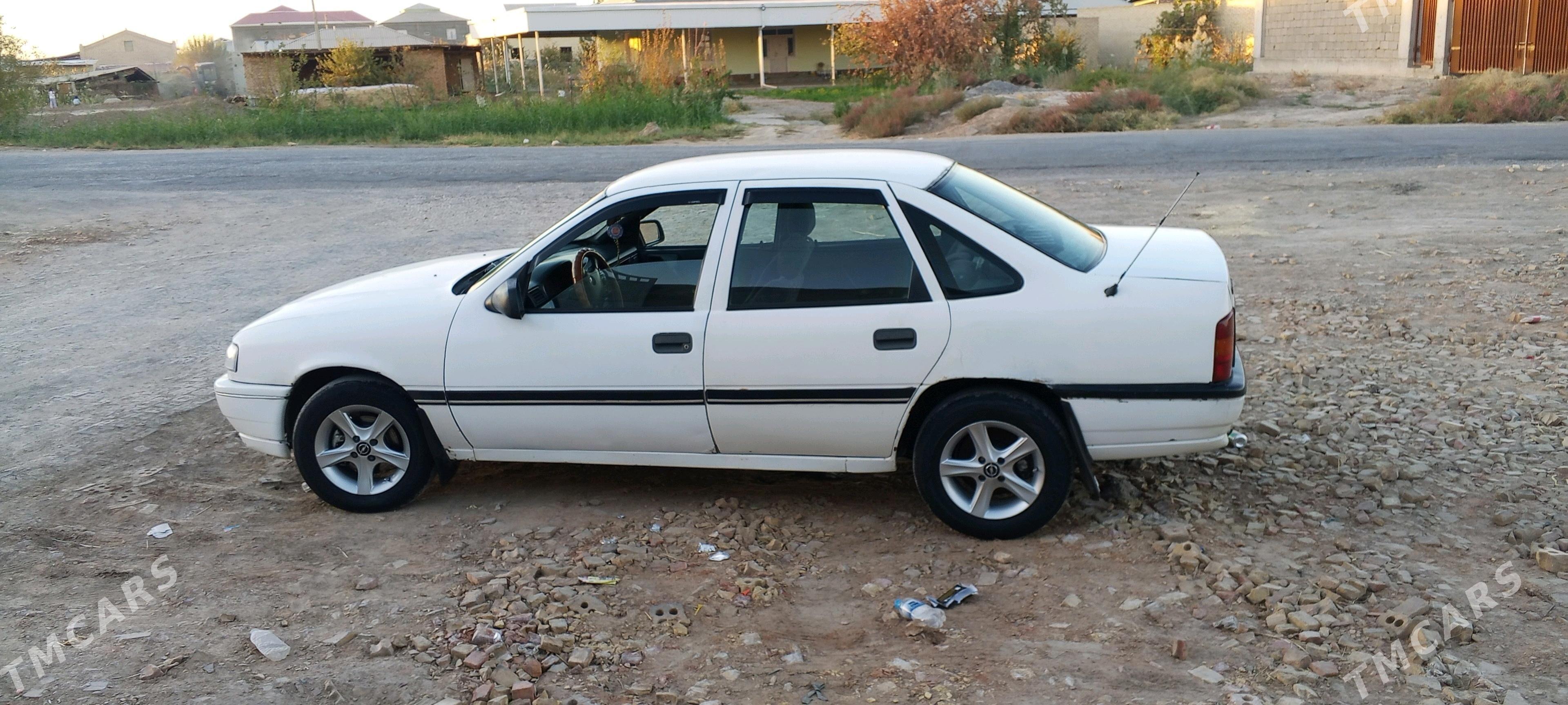Opel Vectra 1990 - 33 000 TMT - Мары - img 5