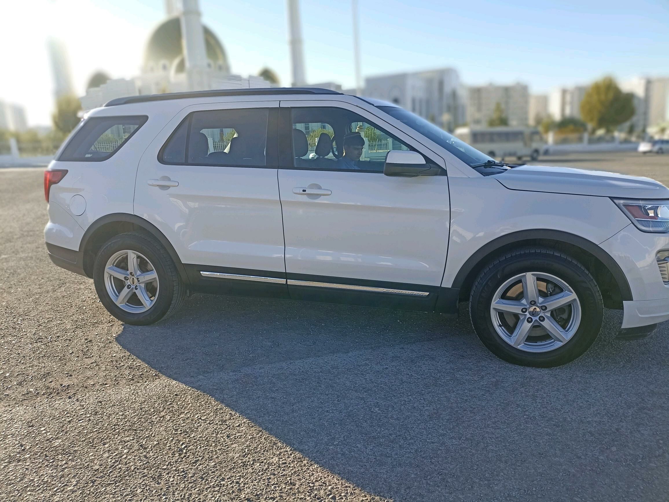Ford Explorer 2019 - 290 000 TMT - Ашхабад - img 3