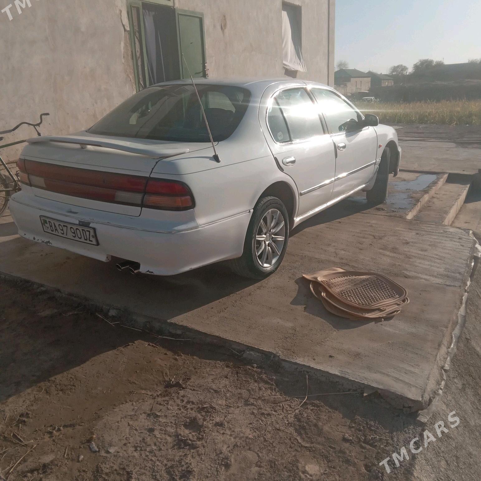 Nissan Maxima 1998 - 35 000 TMT - Гурбансолтан Едже - img 5