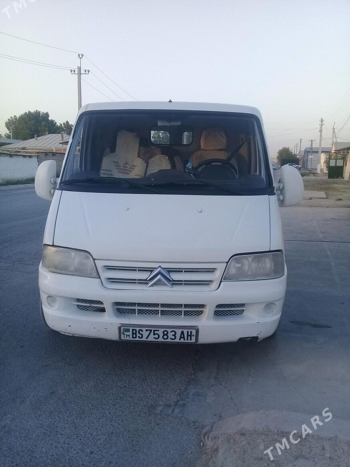 Toyota Hiace 2010 - 133 000 TMT - Бахарден - img 3