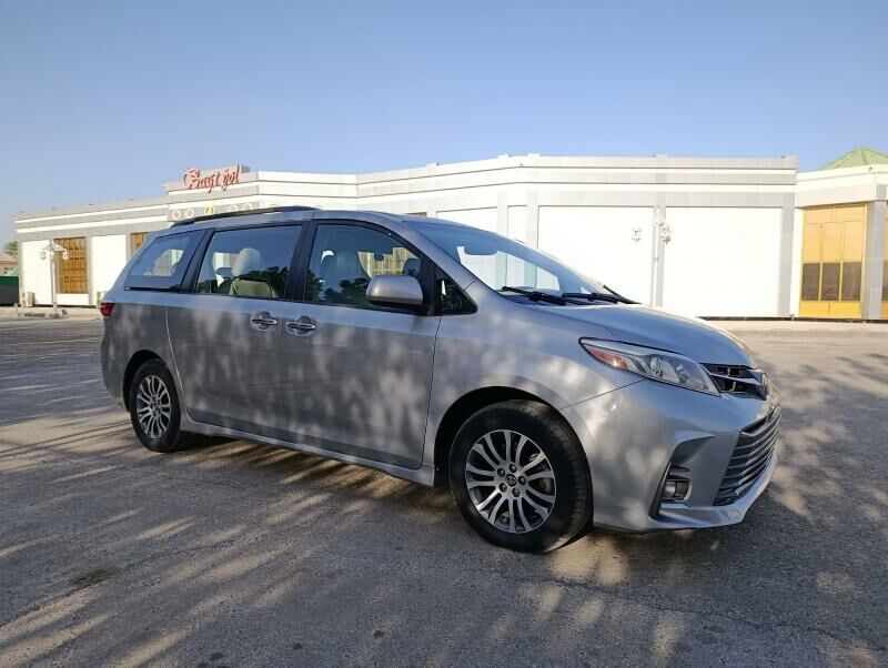 Toyota Sienna 2019 - 450 000 TMT - Мары - img 3